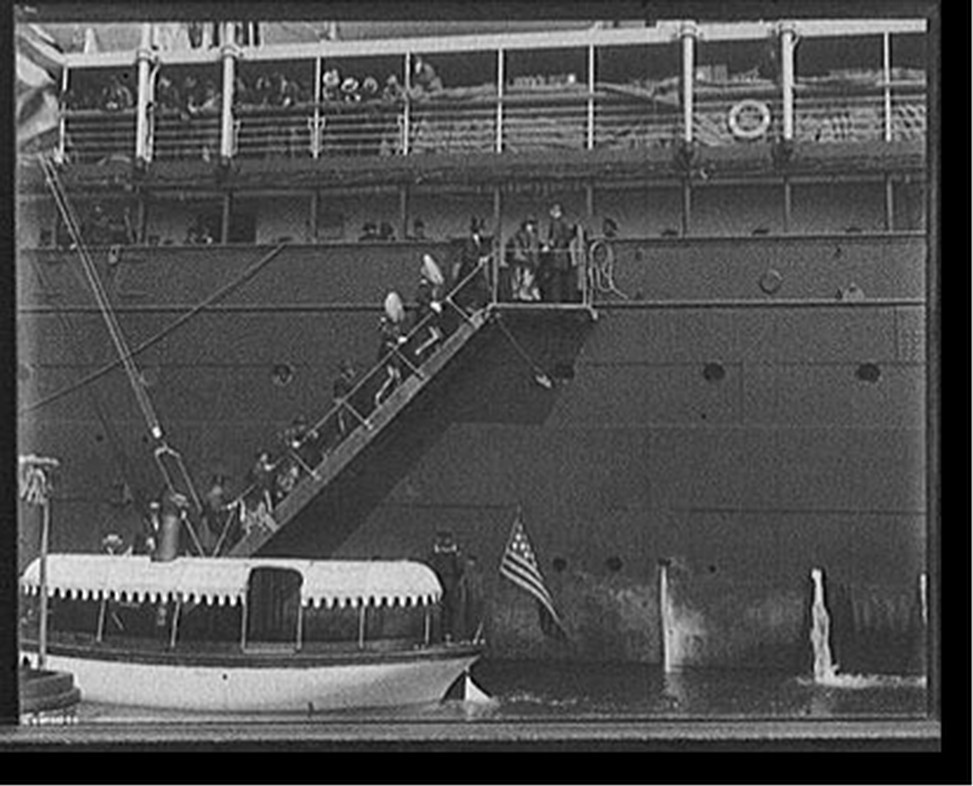 [Going on board the St. Louis to welcome Li Hung Chang], [1896?] — historic photograph