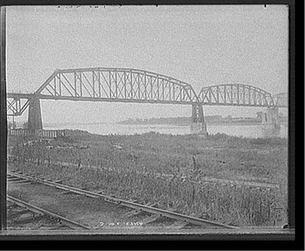 New steel bridge at Glasgow, Mo., 1901 Oct. 9. — historic photograph