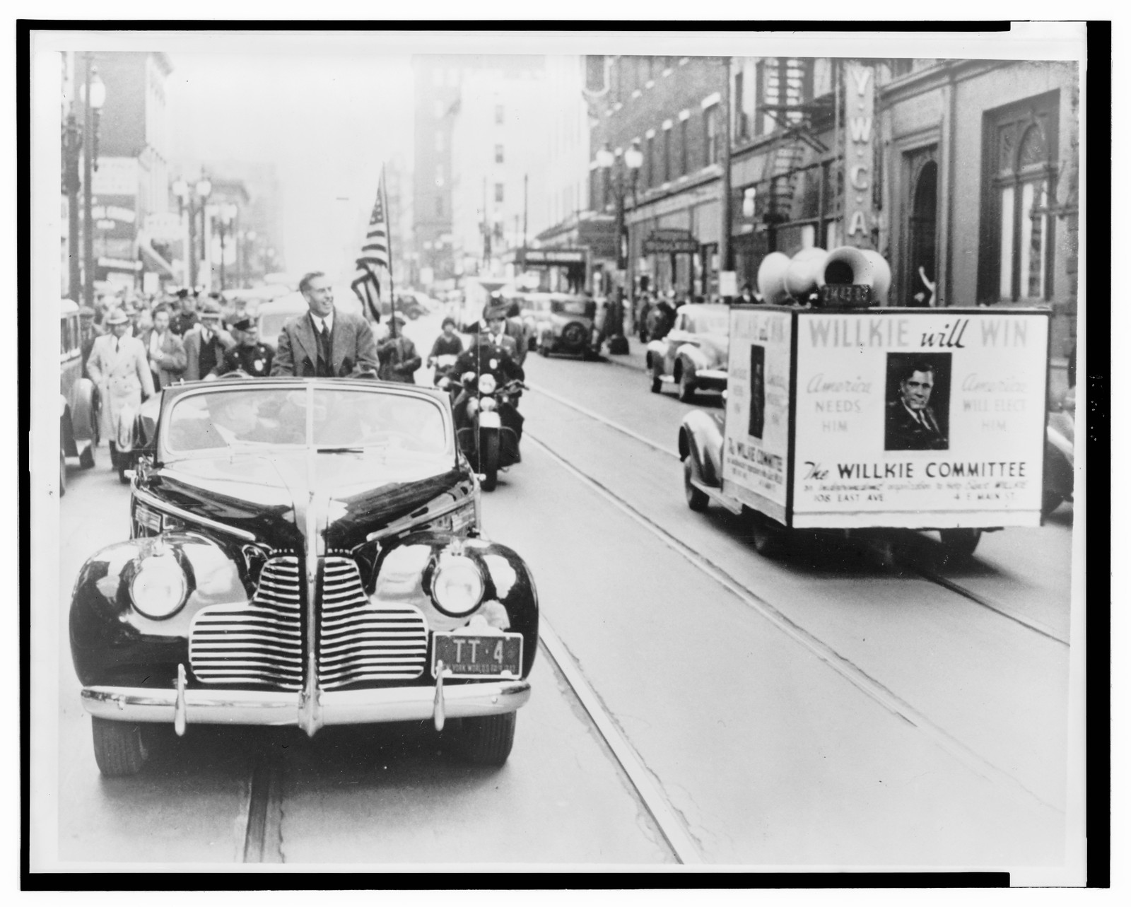 Autos that pass in the fray — historic photograph