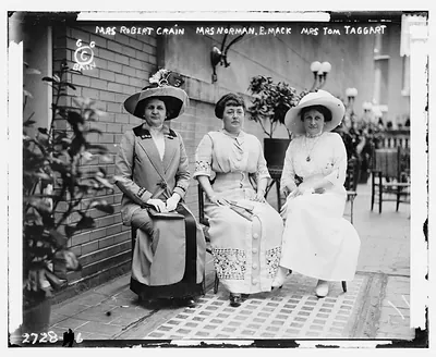 Mrs. R. Crain, Mrs. N.E. Mack, Mrs. T. Taggart