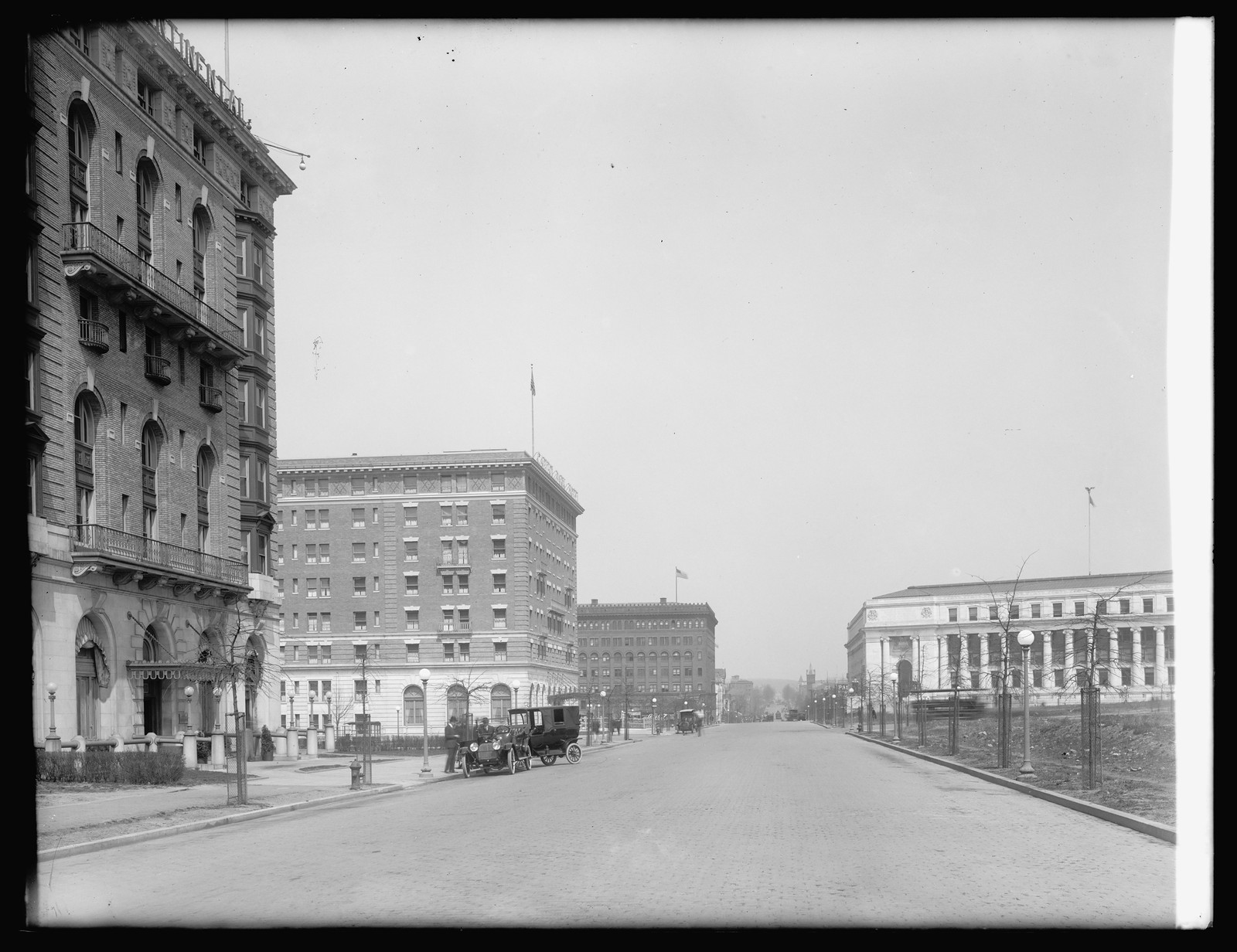 Union Station, [Washington, D.C.], plaza, [between 1910 and 1926] — historic photograph