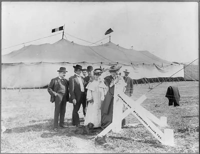 Sarah Bernhardt and party before her first appearance under canvas, March 2, 1906, Dallas, Texas
