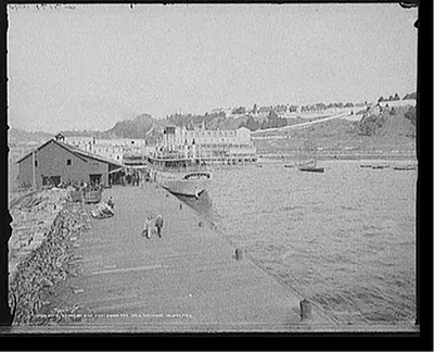 Hotel Chippewa and fort [i.e. Fort Mackinac] from the dock, Mackinac Island, Mich.