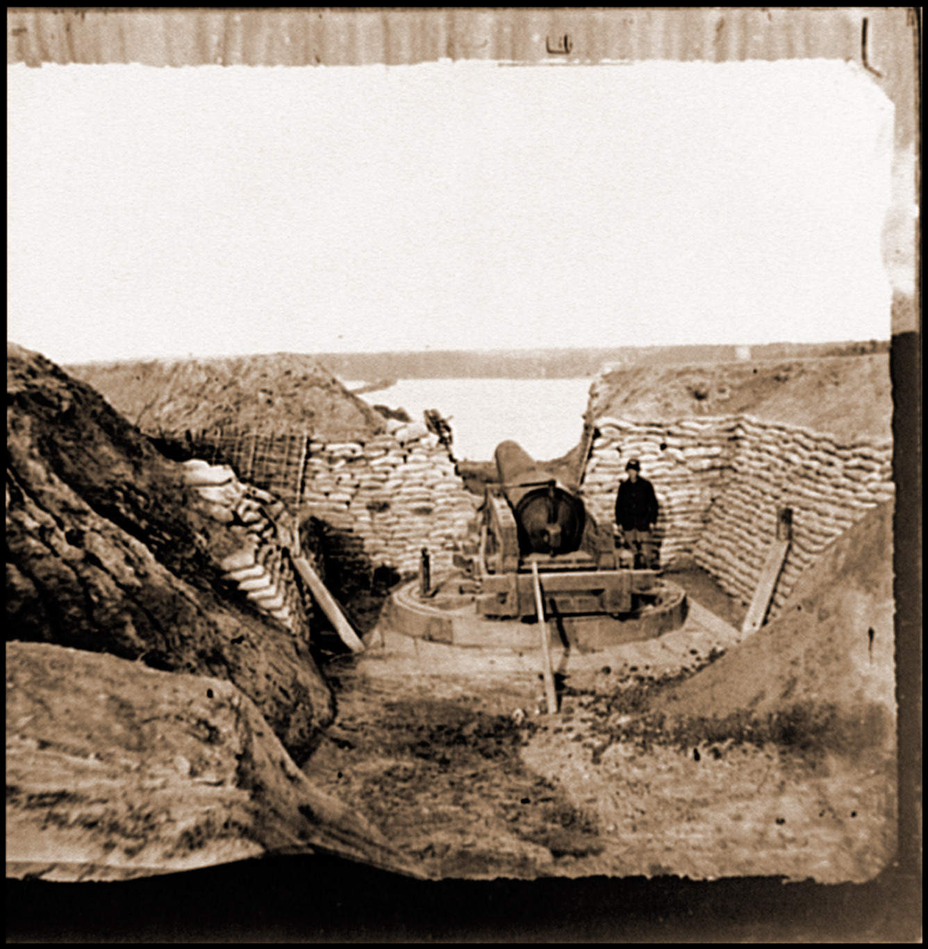 James River Va. Confederate gun emplacement at Howlett House Trents Reach, 1865 — historic photograph