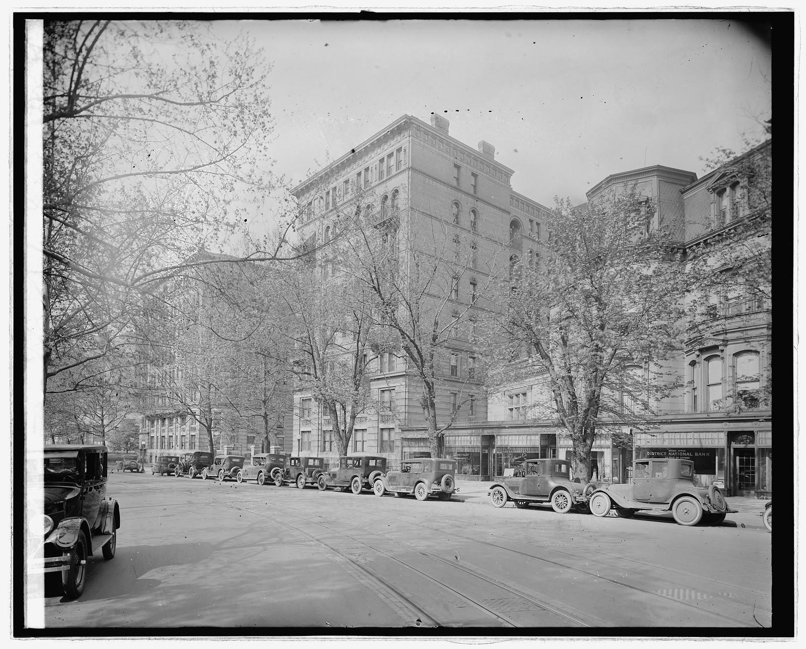 Stoneleigh Court, [L St., N.W., Washington, D.C.], [between 1910 and 1926] — historic photograph