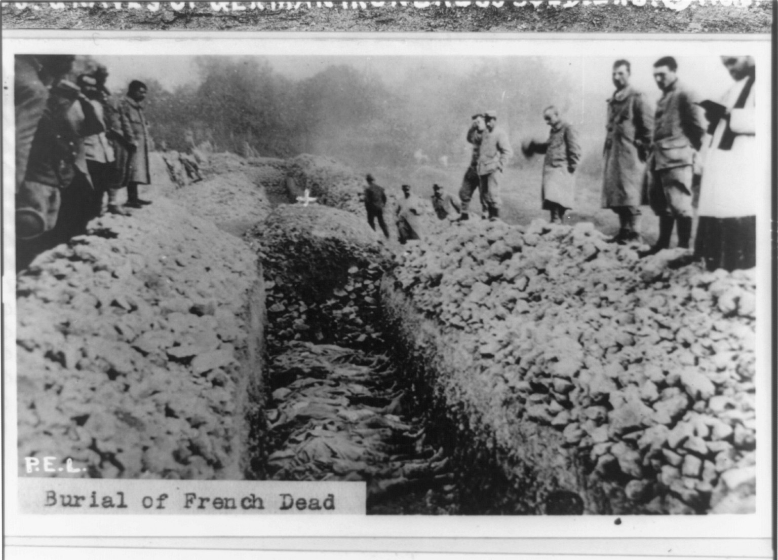 Burial of French dead / P.E.L., 1919 — historic photograph