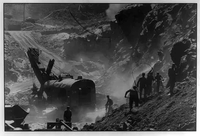 [Construction of Boulder Dam, Boulder City, Nevada--Excavating for foundation]