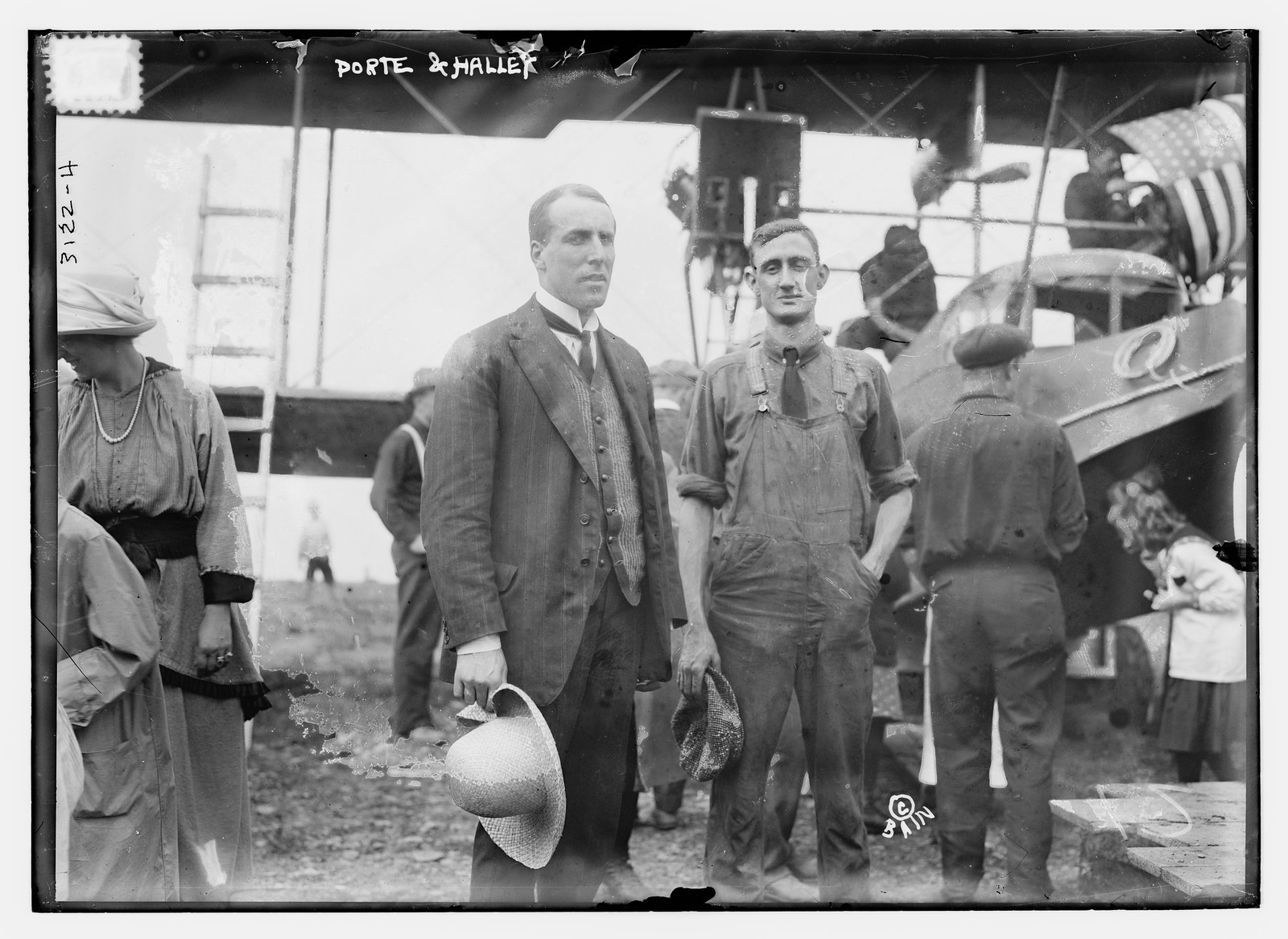 Porte and Halle, n/a — historic photograph