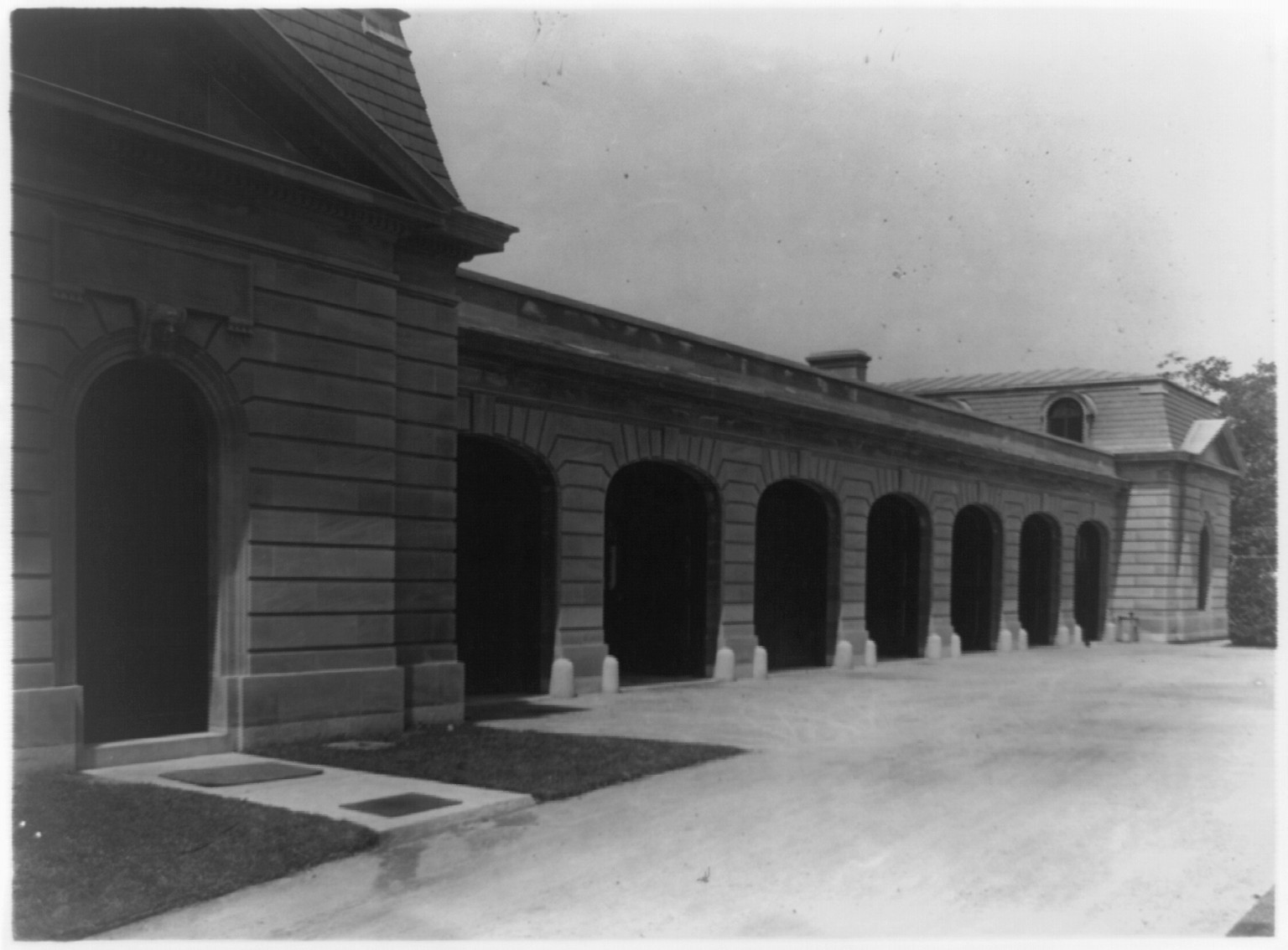 [Hamilton Rice Home in Newport, Rhode Island, exterior view of garage doors], [between 1917 and 1927] — historic photograph
