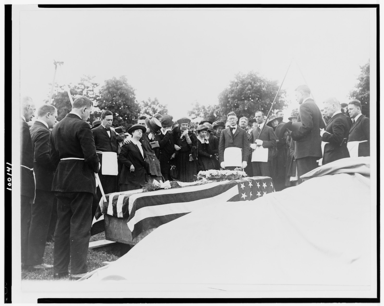 Burial of the first sailor dead of the Great War at Arlington National Cemetery, [1917(?)] — historic photograph