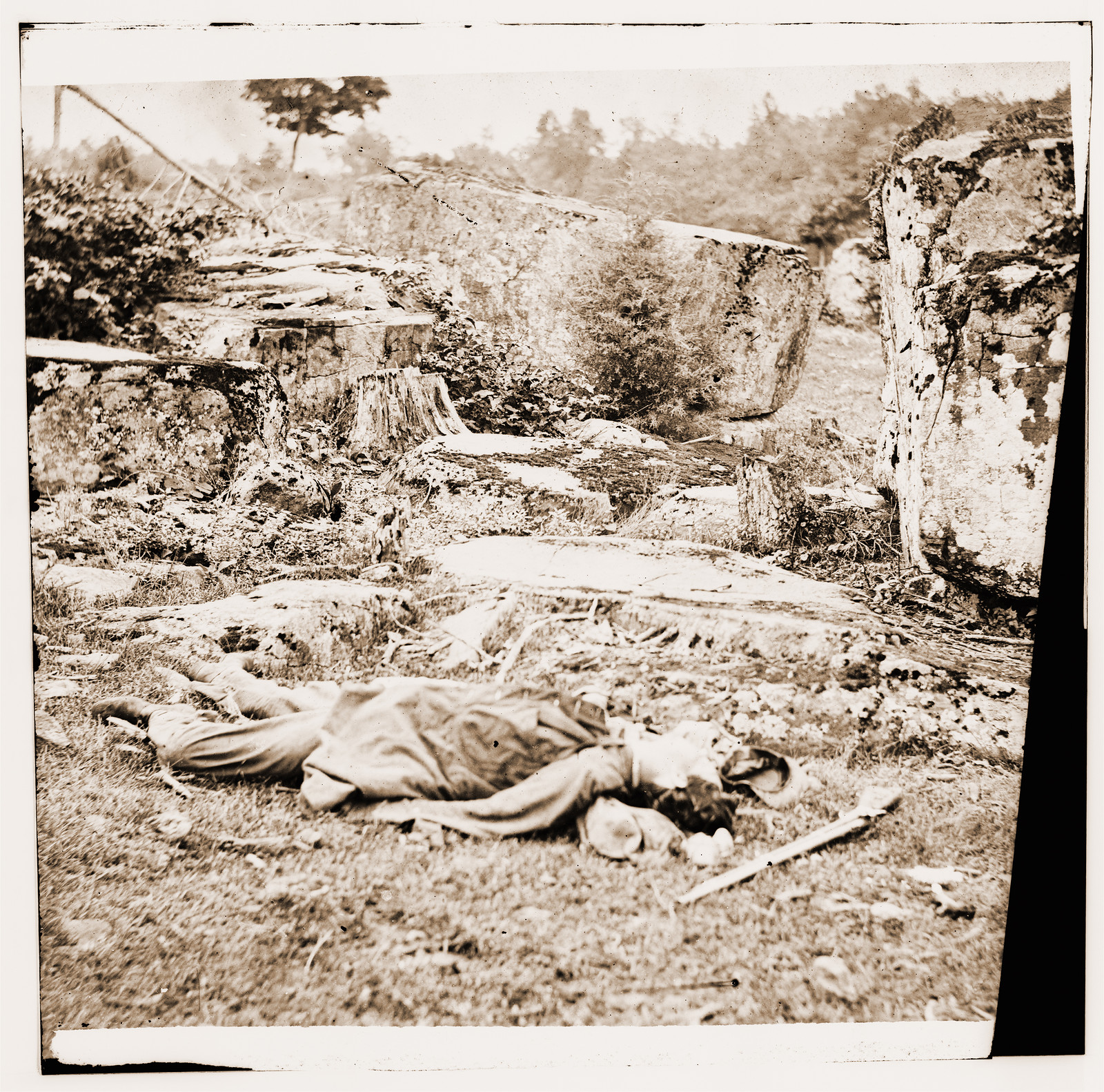 Gettysburg Pennsylvania. Dead Confederate sharpshooter, 1863 — historic photograph