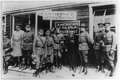 [Rudyard Kipling at America, Y.M.C.A. Officers Hut]