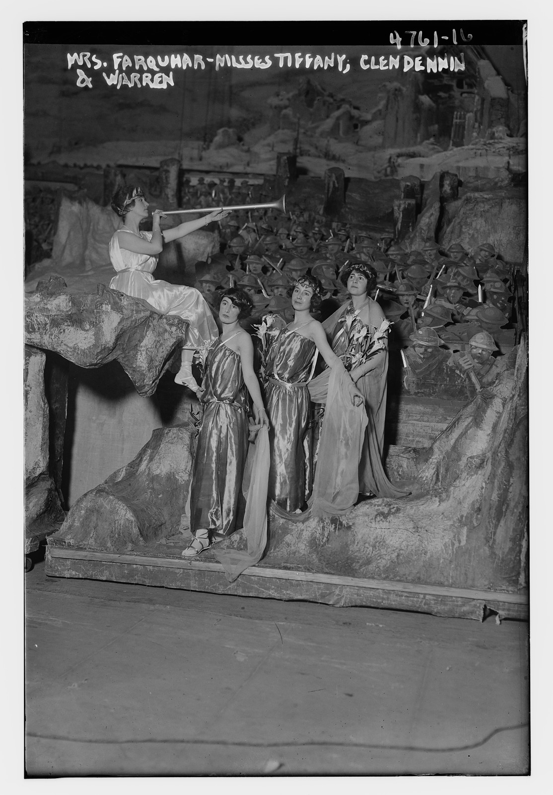 Mrs. Farquahar, Misses: Tiffany, Clendennin & Warren, n/a — historic photograph