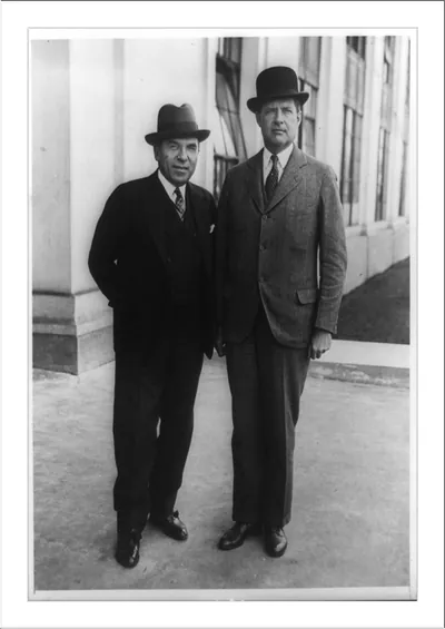 Washington Bicentennial director [sic] hold first meeting at Washington