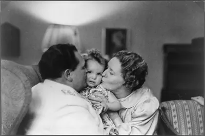 [Hermann Göring hugging his wife Emmy and daughter Edda on his birthday]