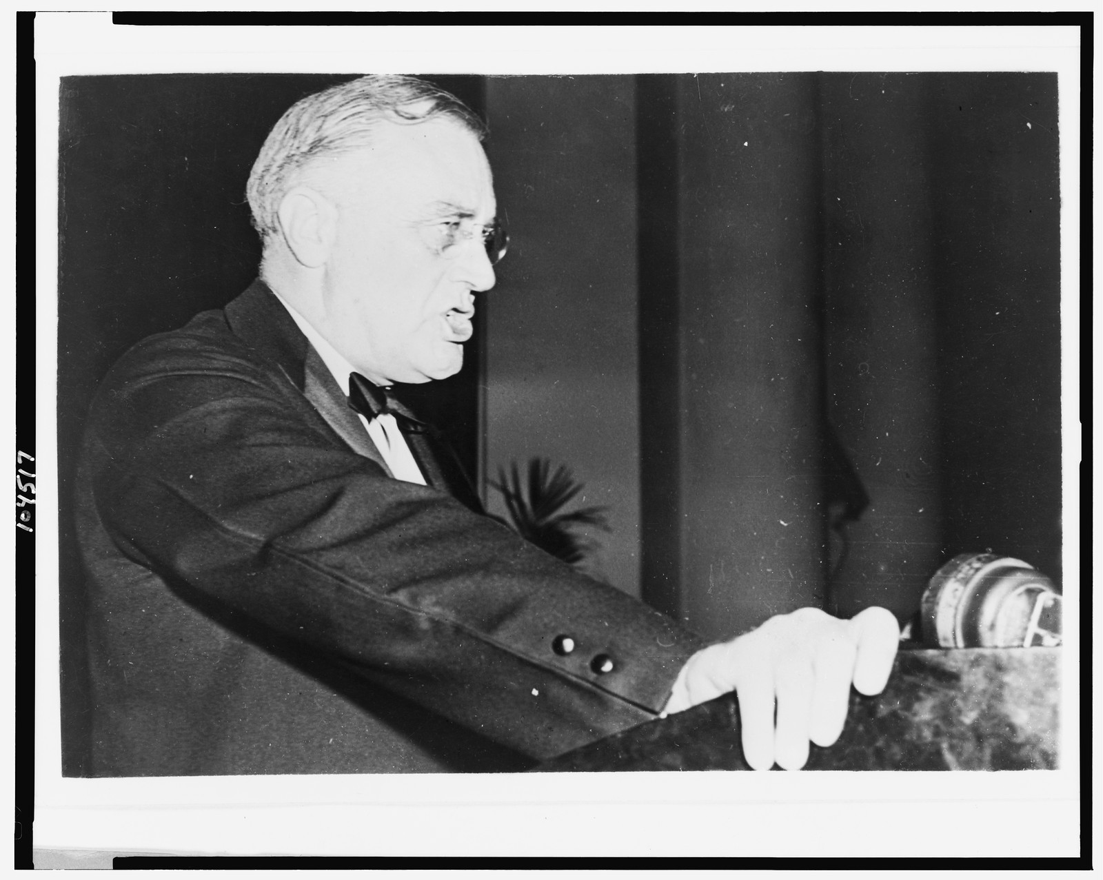 [Franklin D. Roosevelt, half-length portrait, facing right, speaking], 1940 Oct. 30. — historic photograph