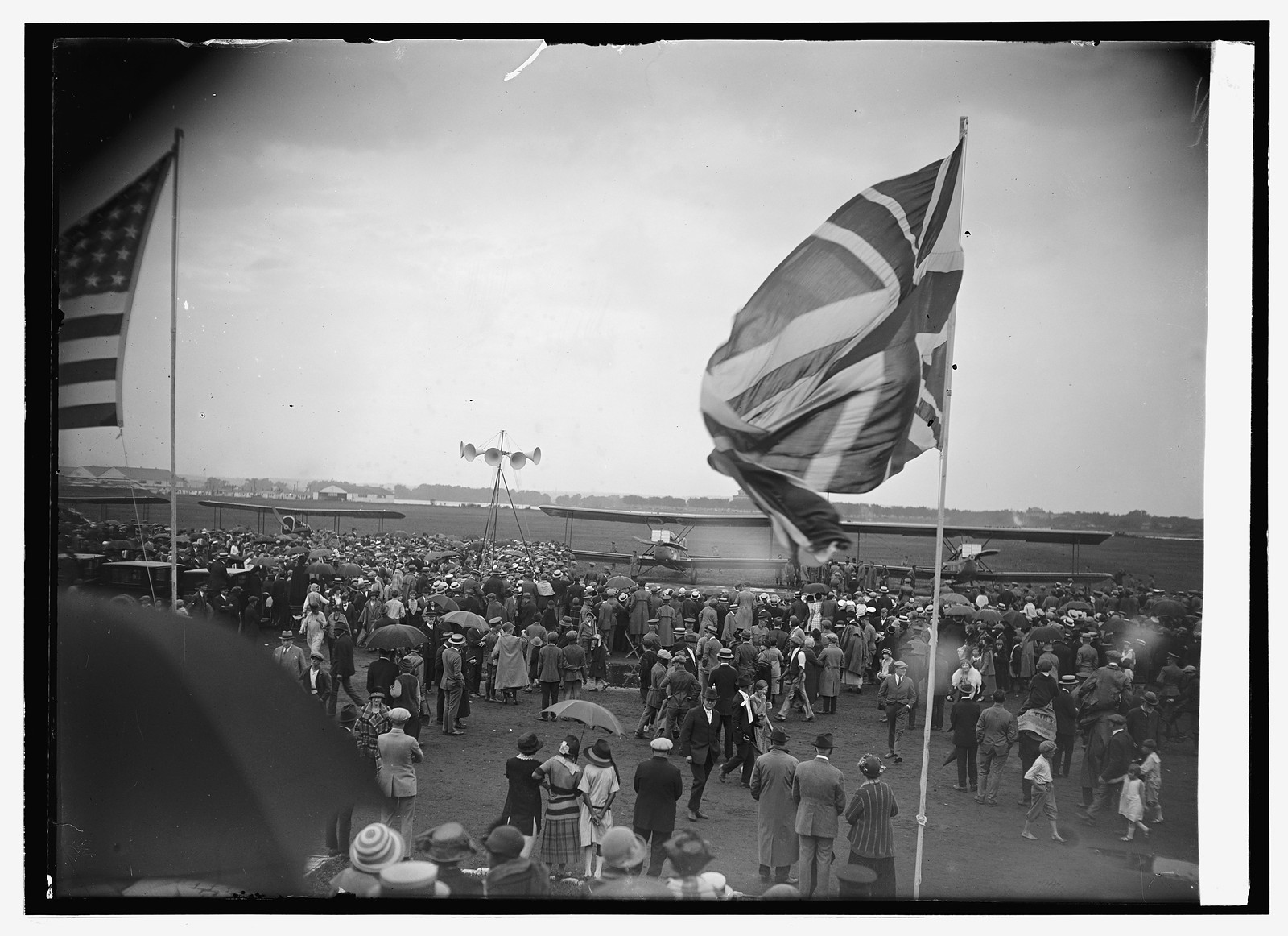 Arrival of round the world flyers at Bowling [i.e., Bolling] Field, [Washington, D.C., 9, [1924 September 9] — historic photograph
