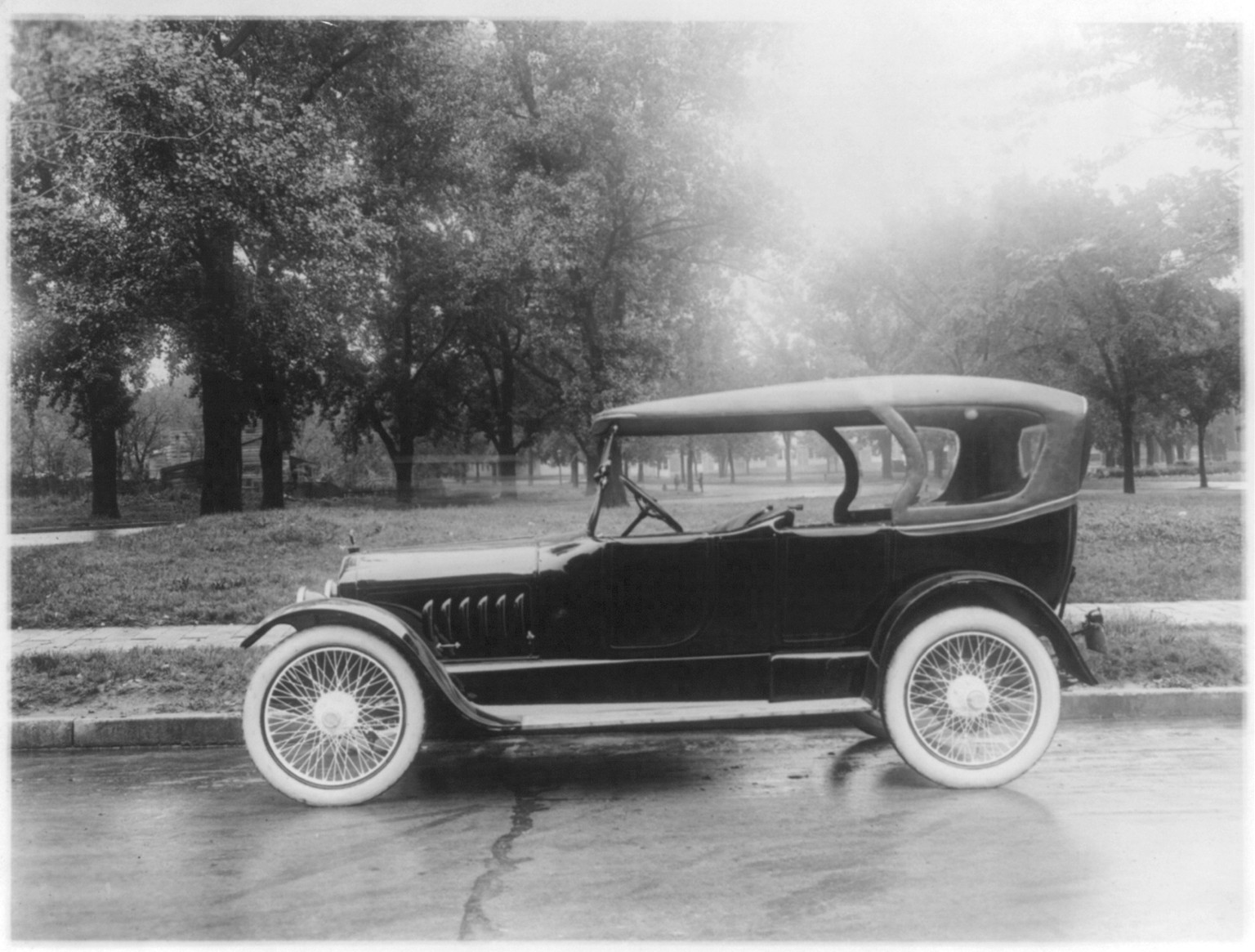 Peerless automobile, probably in Washington, D.C., [ca. 1921] — historic photograph