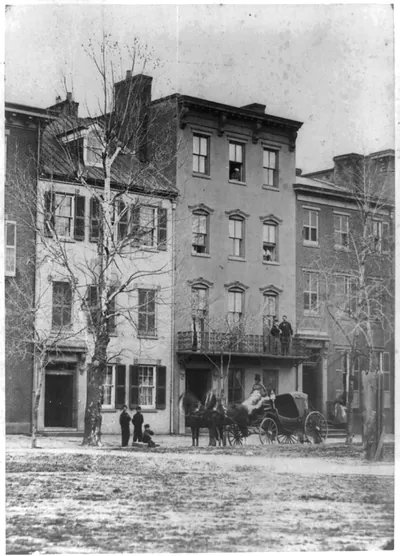 [Carriage drawn by 2 horses]