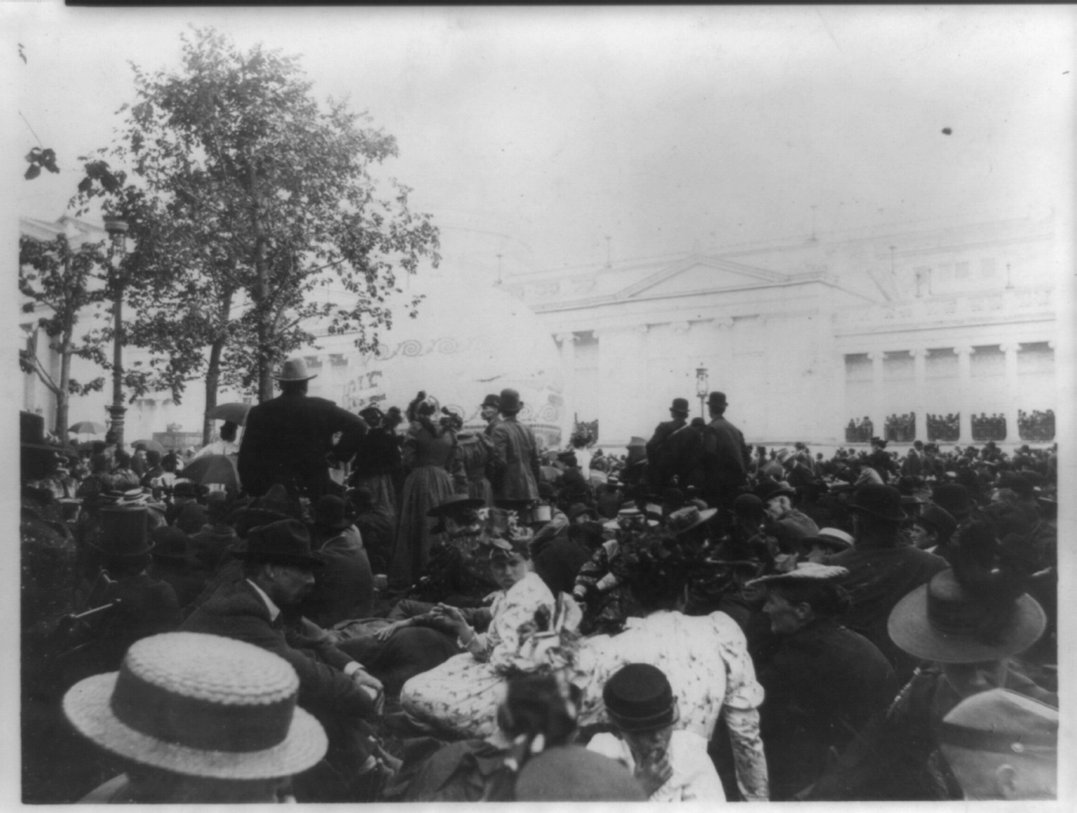 [Crowd waiting for balloon ascension, World's Columbian Exposition,Chicago, Ill.], c1893. — historic photograph