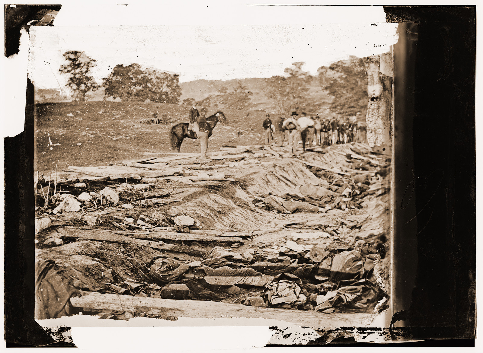 Antietam Maryland. Ditch with bodies of soldiers on right wing used as a rifle pit, 1862 — historic photograph