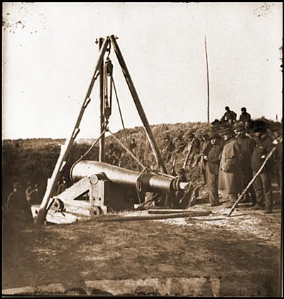 Savannah Ga. vicinity. Army engineers removing 8-inch Columbiad gun from Fort McAll