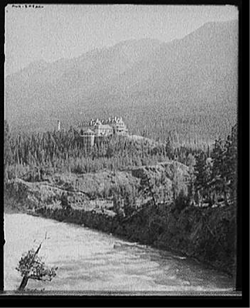 [Alberta, Banff Springs Hotel & Bow River, Canadian National Park, Canada], [between 1900 and 1910] — historic photograph