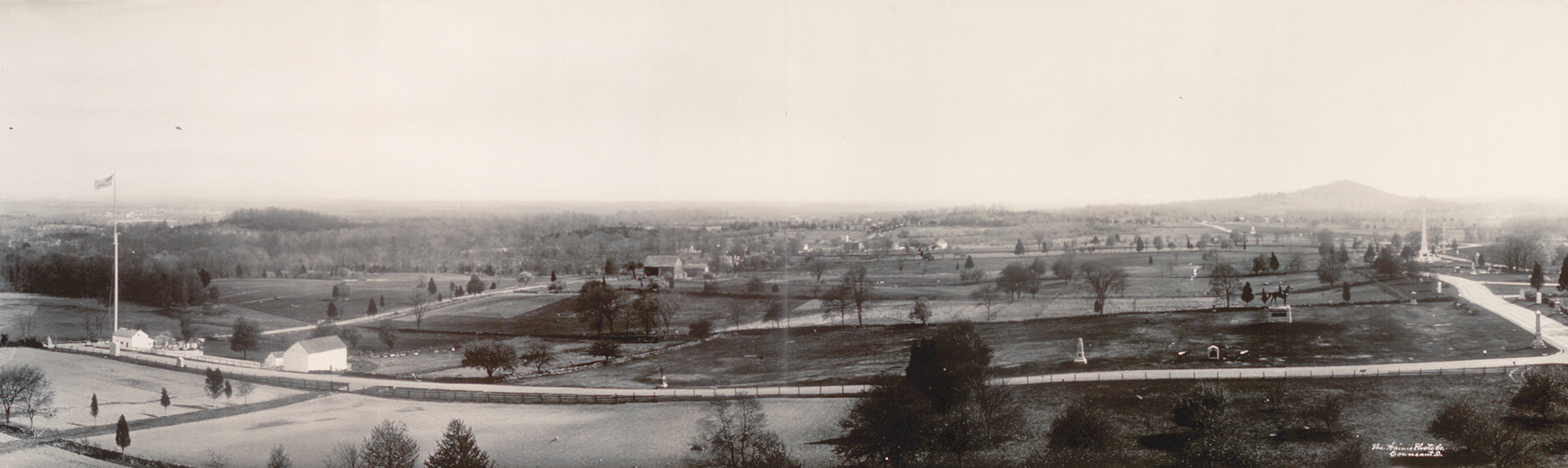 Panoramic view of Gettysburg battlefield landscape with monuments, 1909 — historic photograph