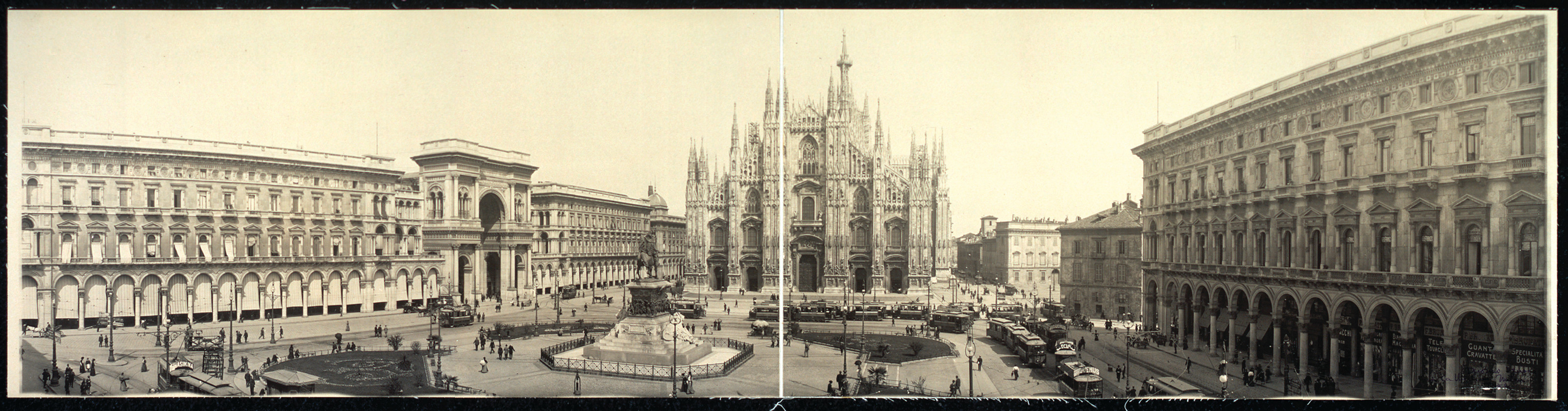 Duomo Square, Cathedral, Milan, Italy, 1909, 1909 — historic image