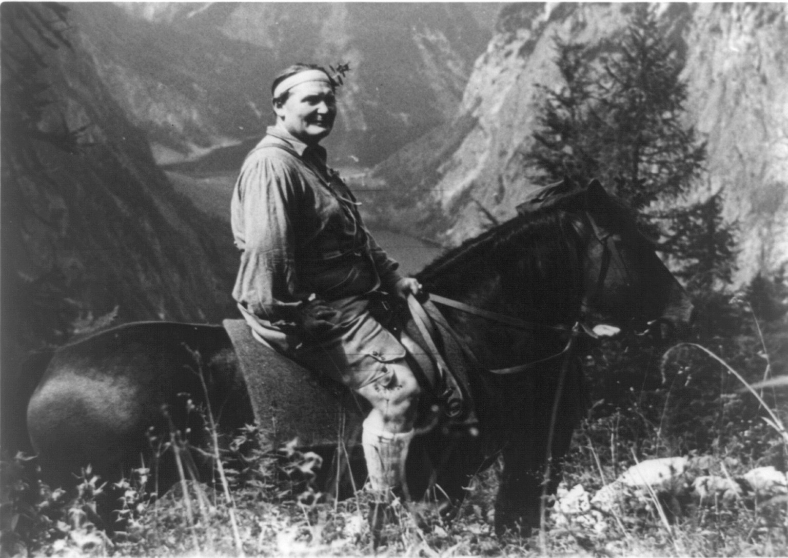 [Göring on horseback; hunting], 1937 Aug. — historic photograph