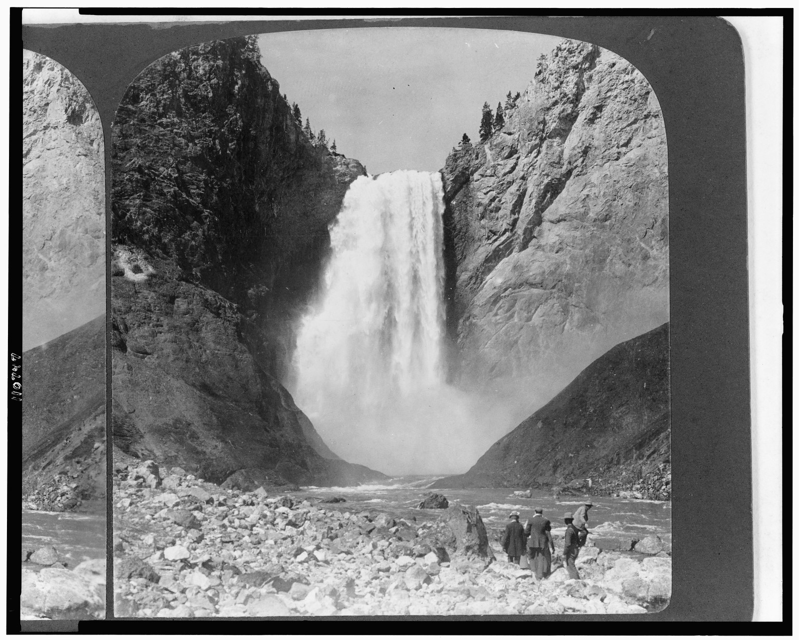 [The Grand falls of the Yellowstone, Yellowstone Park], c1905. — historic photograph