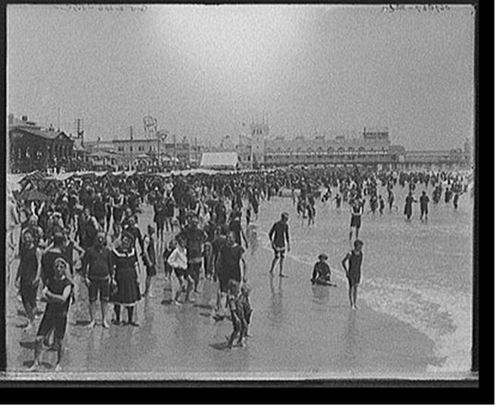 Bathing beach, Atlantic City, N.J., [between 1900 and 1910] — historic photograph