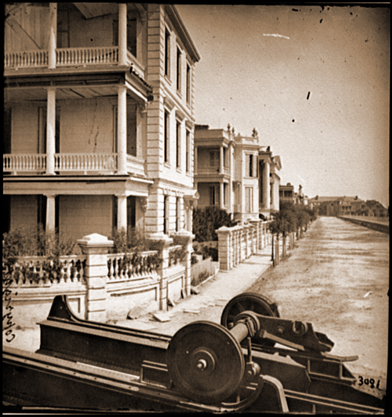 Charleston S.C. East Battery; dismantled Blakely gun in foreground, 1865 — historic photograph