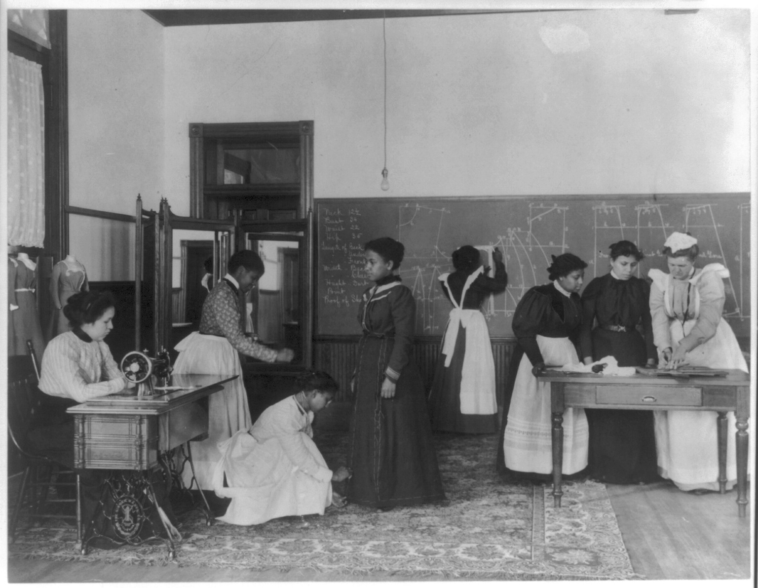 [A class in dressmaking, Hampton Institute, Hampton, Virginia], [1899] — historic photograph