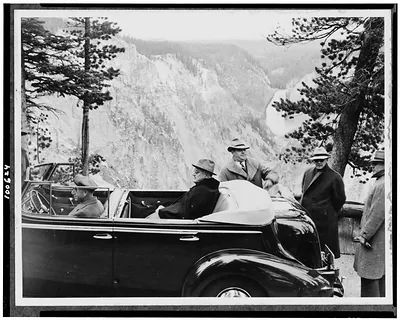 [Pres. Franklin Roosevelt in automobile with party at Artist Point, Yellowstone Park] / Hayne.