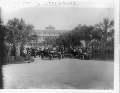 Auto parade, Hotel Ormond