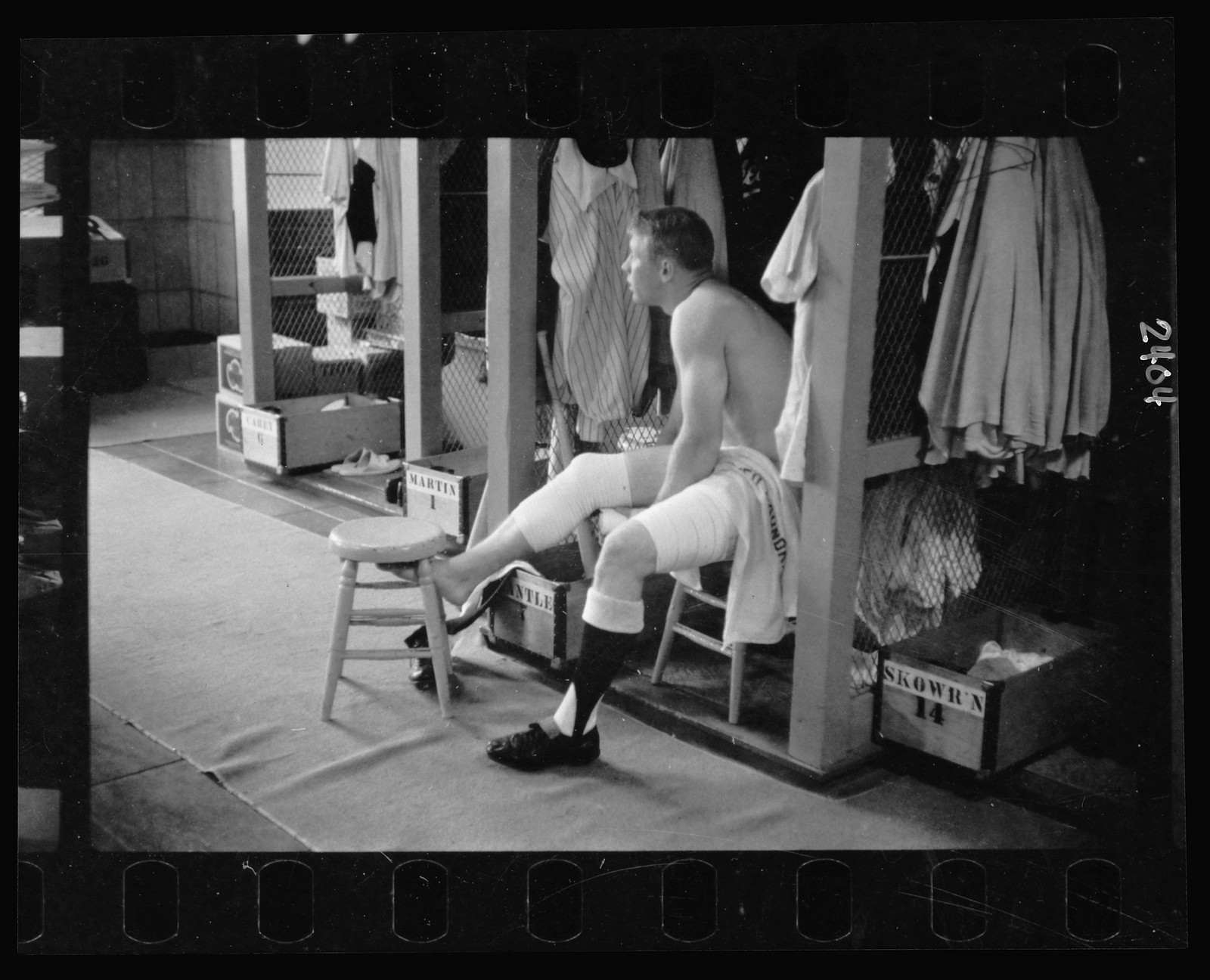 [Mickey Mantle, New York Yankee baseball player, in locker room wrapping his leg prior to a game] / Marvin E. Newman. — historic photograph