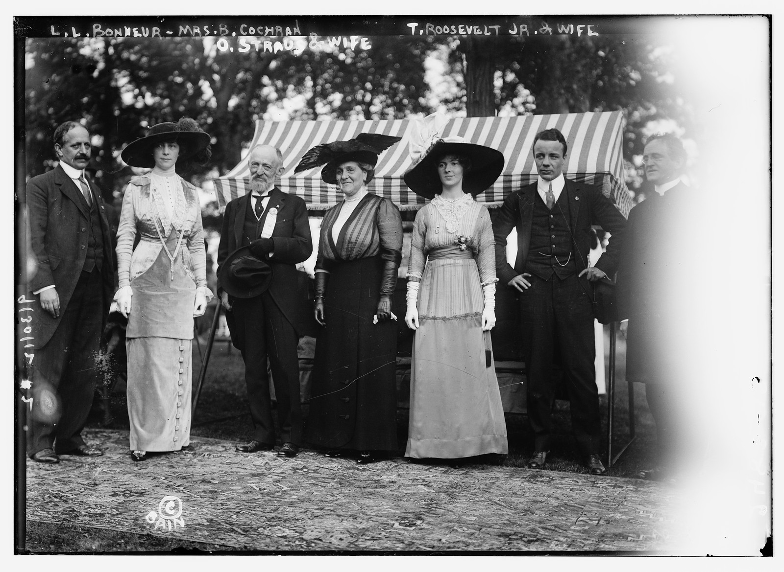 L.L. Bonheur, Mrs. B. Cochran, T. Roosevelt, Jr., and O. Straus and wife, n/a — historic photograph