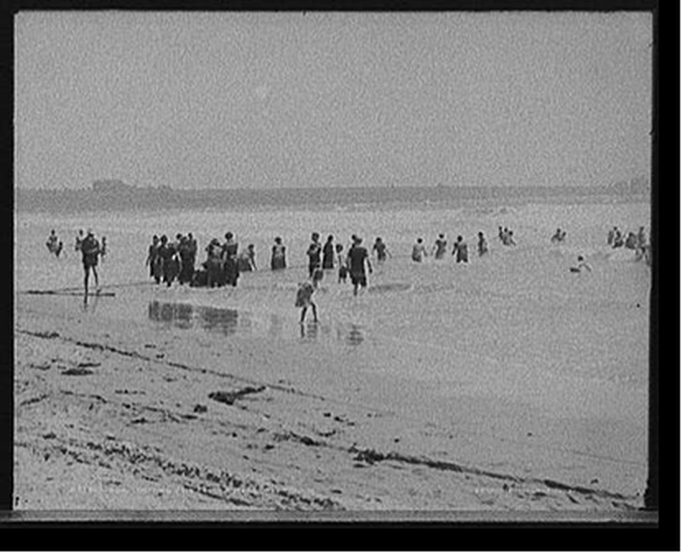 Surf bathing at Easton's Beach, Newport, R.I., [between 1900 and 1905] — historic photograph