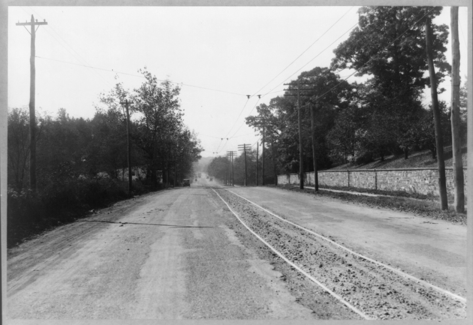Bladensburg Road and Mt. Olivet Cemetery at right, Washington, D.C., [between 1900 and 1930] — historic photograph