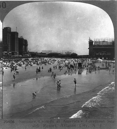 Summer crowds at America's foremost seaside resort, Atlantic City, N.J.