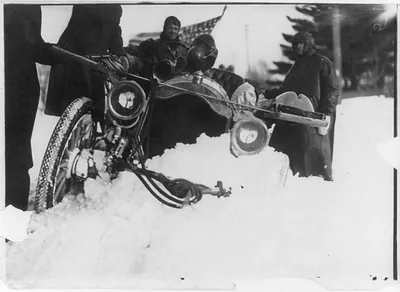 New York-to-Paris automobile race: [Automobile stuck in snow]