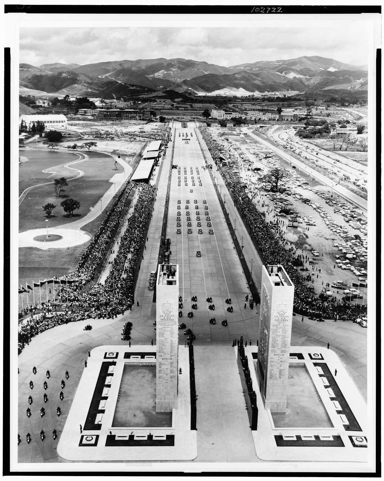 Caracas--Avenue of the Heroes / Photo by Hamilton Wright, New York. — historic photograph