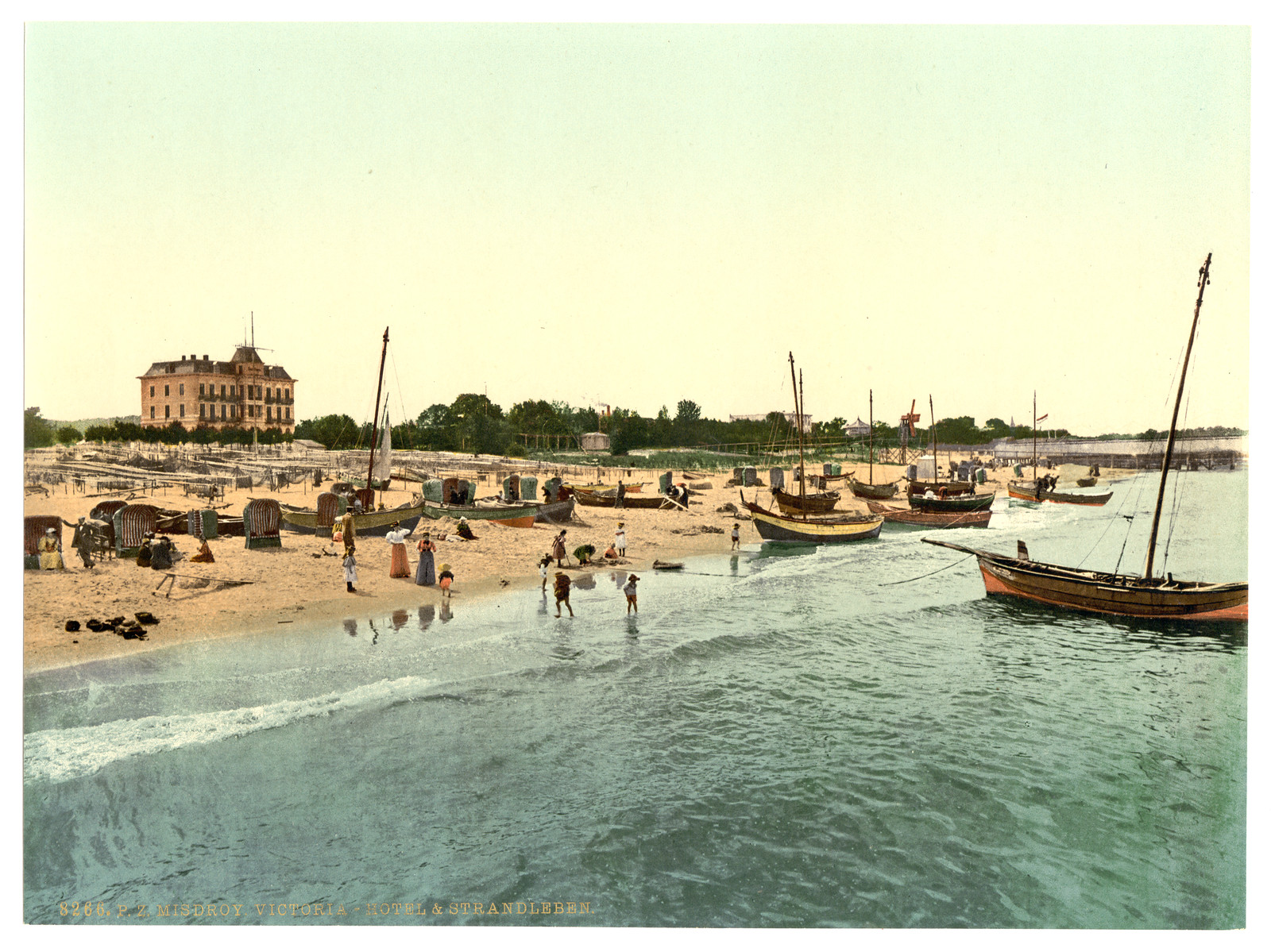 Hotel Victoria andd beach Misdroy Pommeraina Germany (i.e. Miedzyzdroje Poland), [between ca. 1890 and ca. 1900]. — historic print