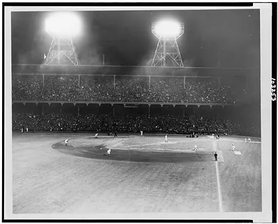 Night baseball at Ebbetts [i.e., Ebbets] Field in Brooklyn - Cincinnati vs Brooklyn
