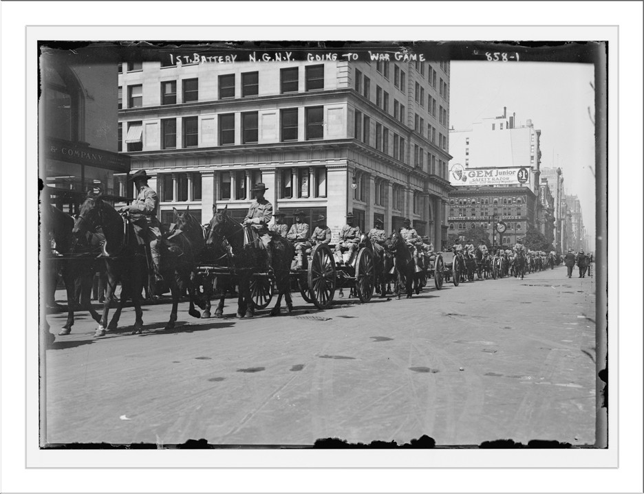 1st Battery, in carts and on horse-back, going to war game, New York, 8/13/09. — historic photograph
