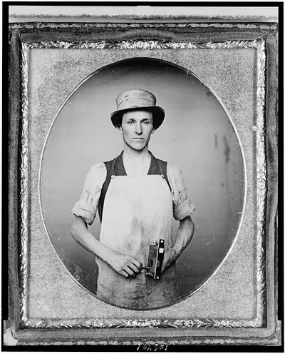 [Occupational portrait of a latch maker]