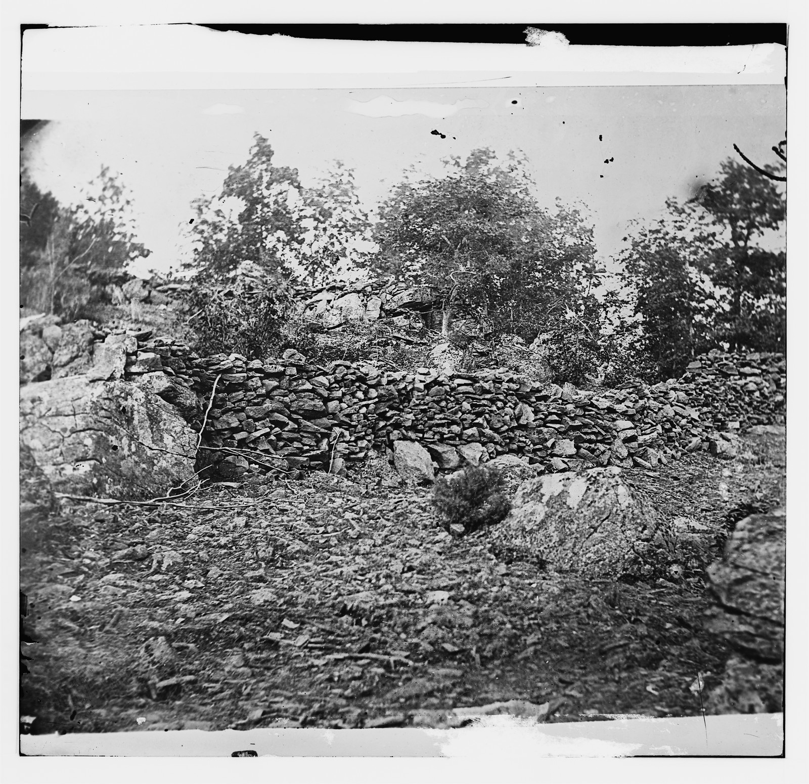 Gettysburg Pennsylvania. View of breast works on Round Top, 1863 — historic photograph