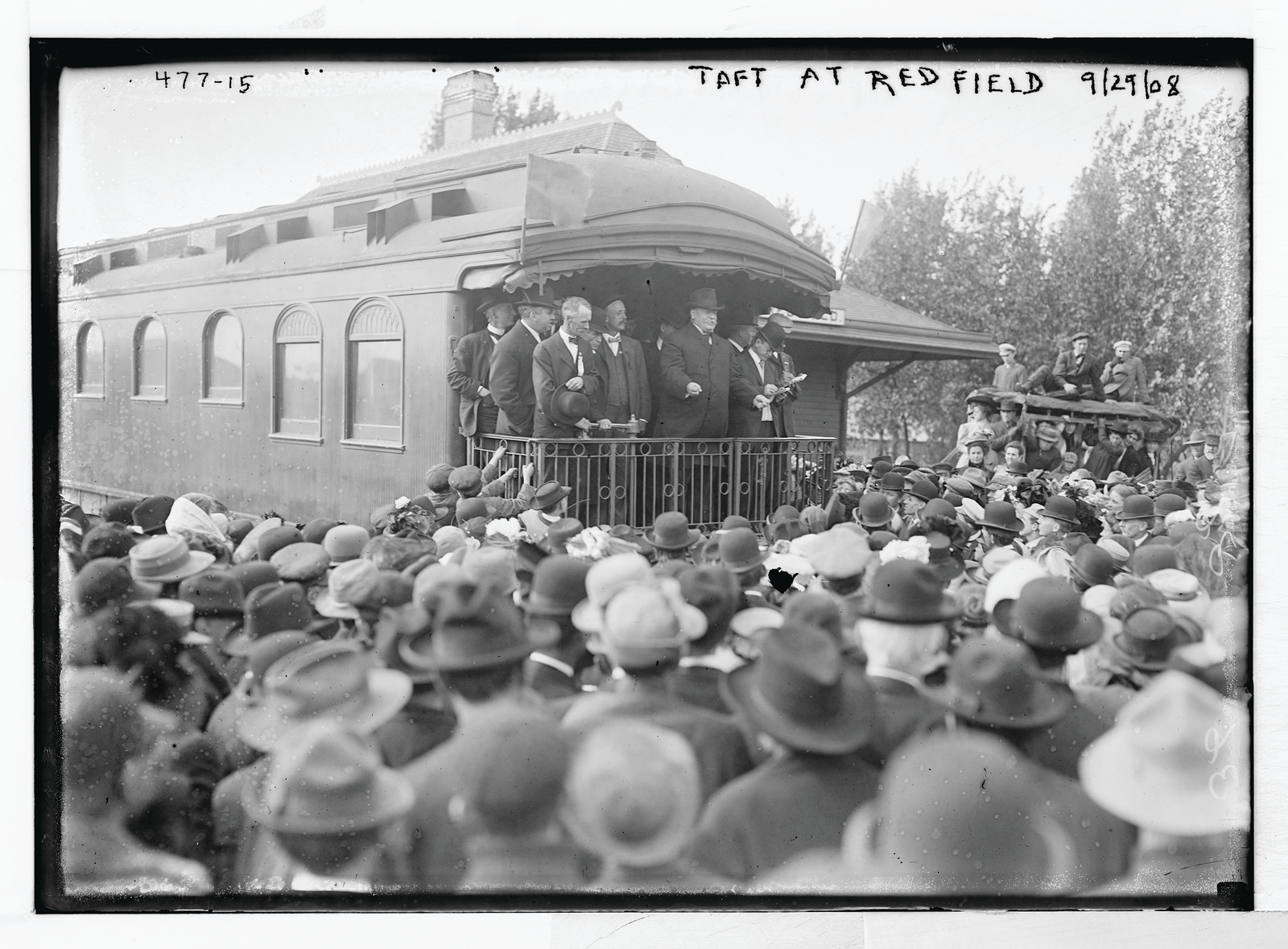 Taft on campaign train at Redfield, 9/29/08. — historic photograph