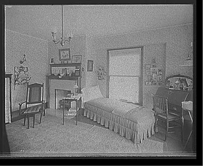 [Detroit, Mich., residence of A.E. Silk, bedroom]